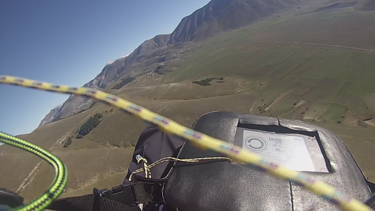 castelluccio1-.jpg